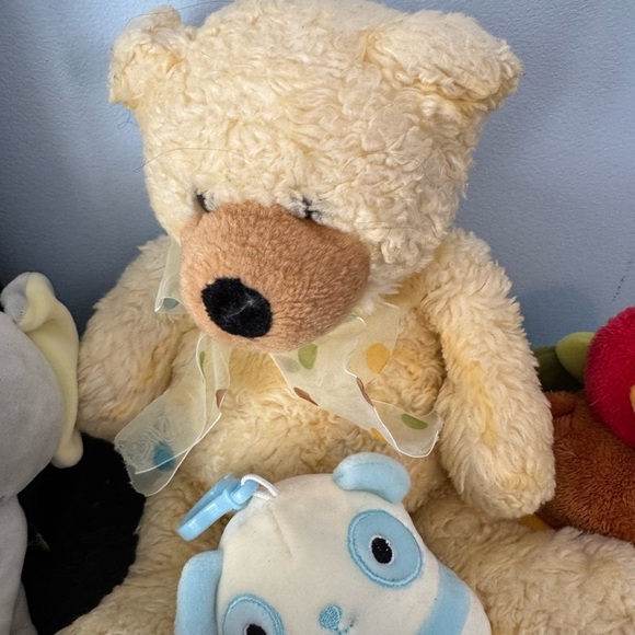 Stuffie Lot! 6 stuffed animals packaged for your little one. Like new. - Picture 3 of 6